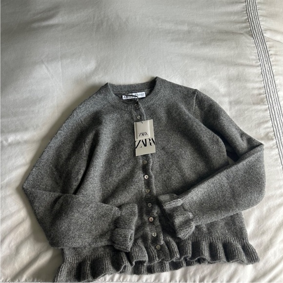 Zara Gray Ruffle Knit Cardigan Size M NWT - Picture 2 of 7